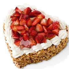 La panna cotta appunto, in una torta d' effetto grazie alla. Torta A Forma Di Cuore Con Crema Fragole E Granella Di Nocciole