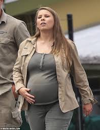 Are we talking about the steve irwin. Terri Irwin Gives Heavily Pregnant Daughter Bindi Irwin A Hug As Her Due Date Looms Closer Aktuelle Boulevard Nachrichten Und Fotogalerien Zu Stars Sternchen