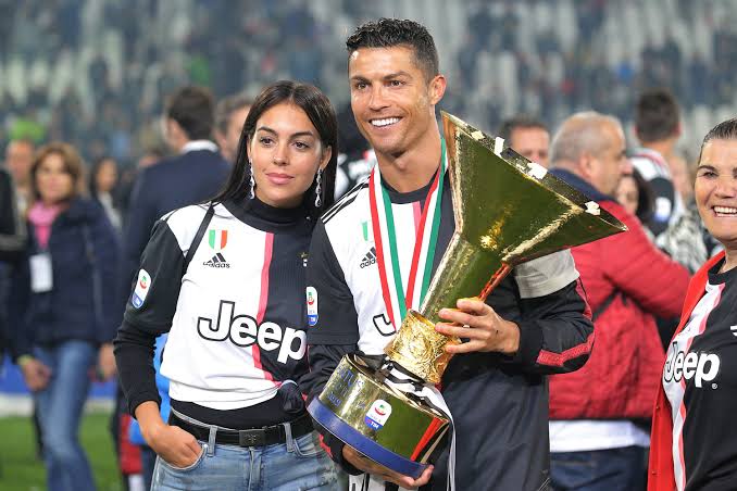 Cristiano Ronaldo ties knot with longtime partner Georgina Rodriguez | Daily Sabah