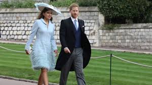 Normalmente suelen ser las novias las que se empiezan a preocupar por los milicos de más y por. El Principe Harry Se Va De Boda Sin Meghan Markle