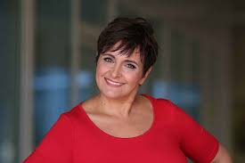 Ogni puntata prevede la presenza di alcuni ospiti in studio. Franca Rizzi Un Amica Di Famiglia