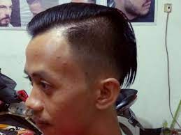 Komik random garing dan renyah rasa sapi panggang yuk, baca sekarang di kanvas dan dukung kreatornya! Pangkas Rambut Asgar Suluk