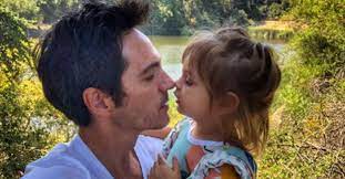 El actor se fue de viaje a los cabos con esta hermosa modelo. Mauricio Ochmann Appeared After Announcing The Death Of His Father He Danced With Kailani And Thought About The Night Next To A Campfire