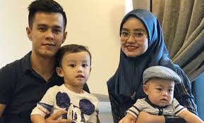 Norazmahwati binti abdul aziz , atau lebih dikenali sebagai noryn aziz, adalah seorang penyanyi jaz malaysia. 7 Perceraian Selebriti Paling Kontroversi Tahun 2018