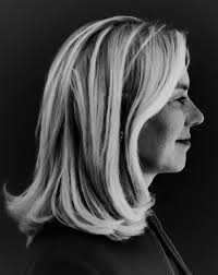 Bewakers in auto's voor en achter haar zorgden voor haar veiligheid. Sigrid Kaag Hulpverleners Moeten Ook Psychische Hulp Bieden Het Parool