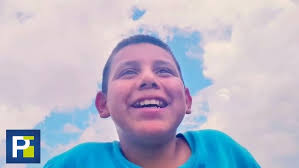 Una niña sacrificó su vida para salvar a un bebé de un tiroteo; 17 años  después así le agradece él