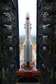 Les vestiges de la fusée chinoise longue marche 5, lancée le 5 mai, se sont récemment écrasés dans l'océan atlantique. Espace Personne Ne Sait Ou Va Tomber Le Premier Etage De 30 M Du Lanceur Chinois Long March 5