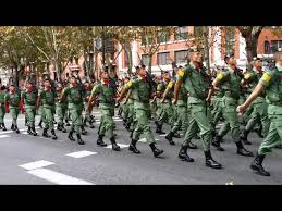 Desfile de veículos militares blindados na esplanada dos ministérios, em brasília, na manhã de jair bolsonaro ao lado de chefes militares enquanto assistia a desfile de tanques e blindados em brasília. Desfile De Las Fuerzas Armadas Madrid 12 De Octubre Youtube