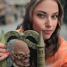 Hi guys, I'm from Norfolk, England and looking for a bit of advice. Me and  my mum were driving home yesterday and found a massive spider (as big as my  palm) in