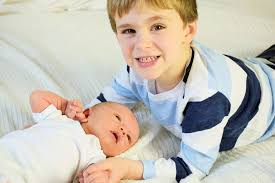 A Beautiful family of four ♥️♥️♥️ Coleen garcia Instagram update We had our  first @storkstudio sesh as a family of four when Austin turned one month 🌟  It was also Amari's first
