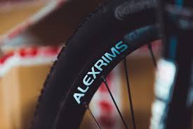 Dirt jumping and slopestyle biking are both effectively part of the same cycling discipline though various things separate them. Pro Bike Check Erik Fedko Wechselt Zu Rose Bikes