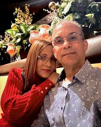 En espera de que nuestro maestro en el arte culinario, el Chef Salvador  Sierra, finalice con esta apetecible Paella Marinera para el disfrute de  todos los visitantes en éste domingo santo, en