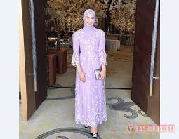Lengan terompet pada mode baju gamis anda dapat membuat anda semakin terlihat berisi. Lengan Terompet Fashionsista Co Model Model Fashion Terbaru 2021