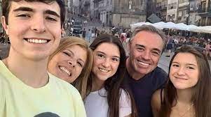 É que as duas surgiram cuidando do visual da mãe, rose miram. Filha De Gugu Abre O Jogo Sobre Sua Relacao Com A Mae Apos Polemicas