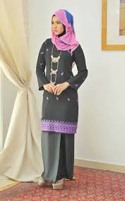 Mempunyai 4 saiz pilihan iaitu s, m, l and xl serta material kain juga ialah lace yang berkualiti tinggi. Facebook
