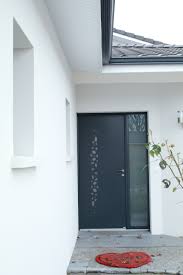Une Porte D Entree Personnalisee Portes D Entree Contemporaines Decoration Maison Entree Maison