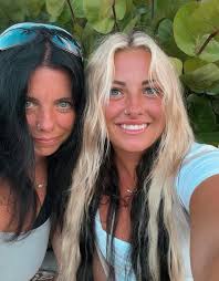 Girls trip anyone?! 🥳🍾😝 A trip to New Orleans is calling my name 대 LEER  ล้ HAN GRL MAN BEA $3 មឃ: Sr 实に 5일 LeddMae