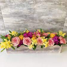 Bright Long Wood Box Arrangement For Table With Roses And Alstroemerias Flower Arrangements Center Pieces Flower Box Centerpiece Rose Arrangements