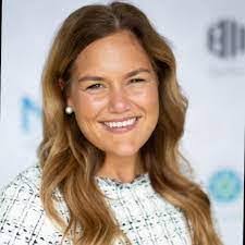 Juana Evans's Instagram, Twitter & Facebook