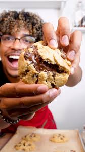 Peanut Butter Chocolate Chip Cookies😤Dare I say these cookies are better  than plain chocolate chip cookies😩 These peanut butter chocolate chip  cookies are so easy, gooey, and chewy. It’s everything a ...