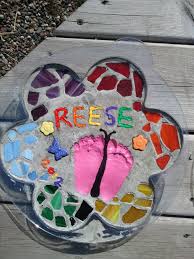 Pin By Jessica Langrehr Jacobson On Mothers Day Stepping Stone Stepping Stones Diy Kids Stepping Stones Kids Mothers Day Crafts For Kids