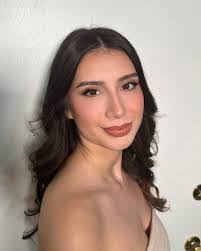 Sandra Bride's Instagram, Twitter & Facebook