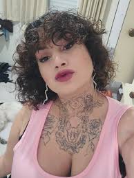 למי עוד היו סיוטים מהסרט הזה כילד? 🙋‍♀️🙋‍♂️ אבל תראו איך הופכים זיכרון  מהילדות למשהו יפה, אישי ומדויק בטירוף!👀 ביצוע נדיר בהשראת המסע המופלא,  סקיצה בעיצוב אישי שילוב של דיוק, מינימליזם וטאצ'