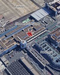 Ein veröffentlichtes foto zeigt einen mann in einer hellen jacke, der am flughafen. Terroranschlage In Brussel Was Wir Wissen Und Was Nicht Zeit Online