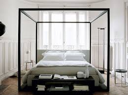 Spécialiste des meubles de qualité destinés à la chambre, importateur direct. Le Lit A Baldaquin Se Refait Une Beaute Elle Decoration