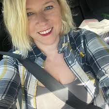 Pittsburgh Steelers running back Franco Harris and Frank Sinatra drink a  toast after Sinatra is inducted into Franco's Italian Army as a One Star  General. Less than two weeks later in Pittsburgh,