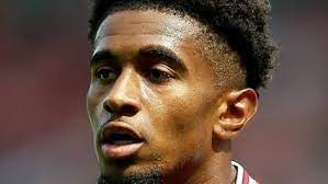 Born 10 december 1999) is an english professional footballer who plays as a winger for premier league club arsenal contents 1 early and personal life Emivfxvhqe2 Cm