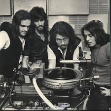 In 1971, keyboardist gábor presser and drummer józsef laux left the band to form another group, locomotiv gt. Alomarcu Lany Lgt Last Fm