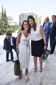 Jul 10, 2019 · μιχαηλίδου, με αφορμή το περιεχόμενο του βιβλίου, αναφέρει το εξής: Domna Mixahlidoy Me Kompso Pencil Forema Sth Boylh Marie Claire O Ti Exei Shmasia Gia Tis Gynaikes