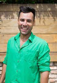 Rodrigo santana é um artista multifacetado, além de cantor e compositor, é publicitário, e ainda palestrante e pregador no segmento gospel; Rodrigo Sant Anna Wikipedia Wiki Fandom