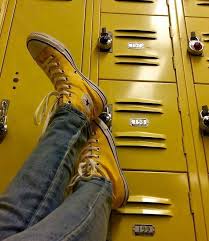 You Said It Was Over But Your Clothes Say Different On My Bedroom Floor Amarillo Cosas Amarillas Fondo Amarillo