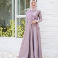 Terkait dengan harga juga sangatlah terjangkau. Tren Model Busana Muslim Pesta Remaja Dengan Aplikasi Brokat