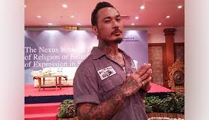 Setelah sempat berkonflik dengan jerinx terkait terdakwa kasus pencemaran nama baik dan ujaran kebencian i gede ari astina alias jerinx kembali. Akun Instagram Jerinx Sid Diserang Lagi Tak Bisa Siaran Langsung Tempo Co Line Today