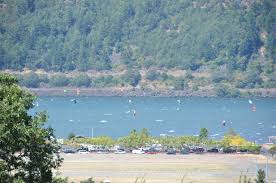 Here's the perfect weekend itinerary for exploring hood river in this weekend itinerary is perfect for exploring hood river in oregon. Downtown Hood River With River Views Houses For Rent In Hood River Oregon United States