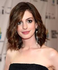 Anne has also gone from dark brown to super light platinum blonde hair color. Anne Hathaway Hair And Makeup Looks Over The Years