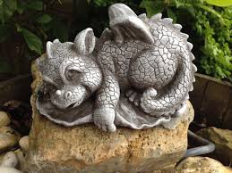 Jetzt auf quoka.de in akuellen angeboten aus deiner stadt stöbern oder selbst kostenlos inserieren. Steinfiguren Drache Fantasiefigur Garten Deko Steinguss Gartenfiguren Drachen Gartenfiguren Drachen Fantasy Figuren