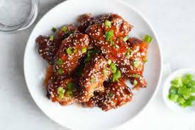 Mari simak resepnya berikut ini. Resep Sayap Ayam Saus Gochujang Yang Membakar Lidah
