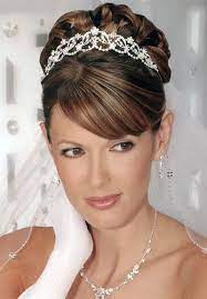 Chignon Haut Tiare Cheveux Longs Frange1 Coiffure Mariage Chignon Mariee Idee Coiffure Mariage