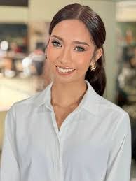 Iris Gale's Instagram, Twitter & Facebook