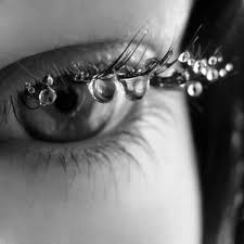 Behind The Rain Diamonds Buenos Dias El Principal Motivo De Consulta Al Oftalmologo Es El Llamado Sindrome De Ojo Sec Eyes Black And White Fashion Pictures