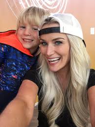 Katy Lynch على X: "Camper: "Katy! Katy! Can we take a selfie together? Can  we? Can we?" 👱🏼‍♀️👦🏻👍🏻 @codeverse #summercamp  https://t.co/xpZpUzNLvg"
