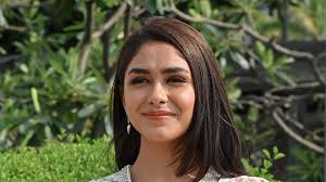 Rashmika Mandanna deepfake video: Mrunal Thakur, Naga Chaitanya demand  action - The Hindu