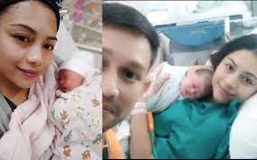 Dan ini juga anak yang terakhir kerana saya dah ikat. Golek Punya Golek Menahan Sakit Tup Tup Linda Hashim Cerita Pengalaman Bersalin Anak Ketiga Gempak