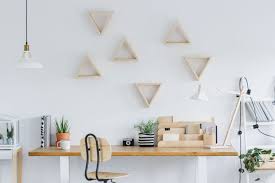 Per arredare uno studio, come per qualsiasi altra stanza della casa, è necessario scegliere innanzitutto uno stile su cui poi far ruotare l'intero arredamento. Arredamento Studio In Casa 5 Consigli Per Un Ufficio Pratico E Di Design