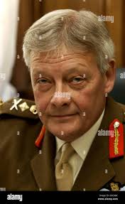 General sir michael walker hi-res stock photography and images