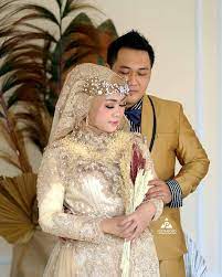 #foto #pengantin #sunda endah+bayu #wedding di #yogyakarta | #weddingphoto by poetrafoto photography by fotografer pernikahan wedding prewedding jogja yogyakarta. Foto Studio Pengantin Sunda Indoor Kebaya Maupun Gaun Pernikahan Berikut Rekomendasi Tempat Sewa Baju Pengantin Terpercaya Bridestory Blog Sweetest Addicti0ns